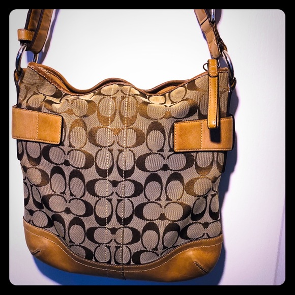 Coach Handbags - 🔸Coach Purse With Crossbody Feature!🔸